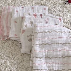 Aden and Anais Heart Breaker Classic Muslin Swaddle Blanket set of 4
